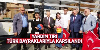 Yardım tırı Türk bayraklarıyla karşılandı