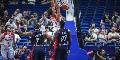 12 Dev Adam, Fransa'ya uzatmada mağlup oldu