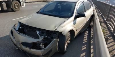 Samsun'da otomobil viyadük korkuluklarına çarptı: 1 yaralı