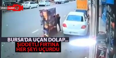 Bursa'da uçan dolap... Şiddetli fırtına her şeyi uçurdu
