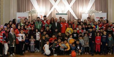 Genç Kızılay'dan yetim şenliği