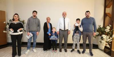 Başkan Sandıkçı'dan dereceye girenlere ödül