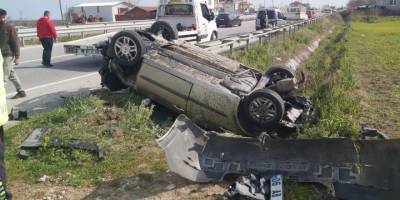 Lastiği patlayan otomobil takla attı: 2 yaralı - samsun haber