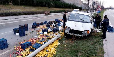Samsun'da meyve yüklü kamyonet kaza yaptı! 1 yaralı