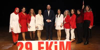 Ata Çocuk Cumhuriyet’in 101. yıl dönümünü Ata Sahne’de kutladı