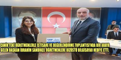 Canik’teki öğretmenlerle İstişare ve Değerlendirme Toplantısı’nda bir araya gelen Başkan İbrahim Sandıkçı, öğretmenlere dizüstü bilgisayar hediye etti.
