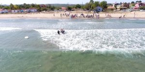 2 kardeş denizde boğulma tehlikesi geçirdi