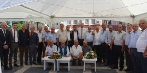 Tekkeköy’de meydanda bayramlaşma geleneği bozulmadı