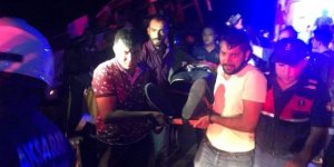 Mültecileri taşıyan otobüs devrildi, çok sayıda yaralı var