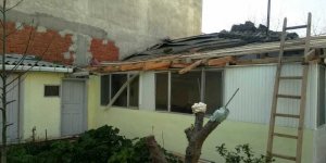 Bafra'da çatıdan düşen yaşlı adam yaralandı