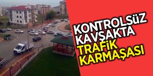 Kontrolsüz kavşakta trafik karmaşası 