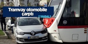 Tramvay otomobile çarptı: 1 yaralı