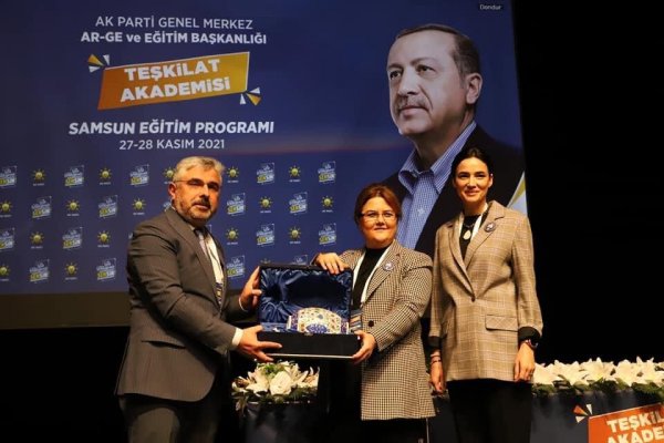 ak-parti-samsunda-coskulu-teskilat-egitimi-samsun-haber-2.jpg