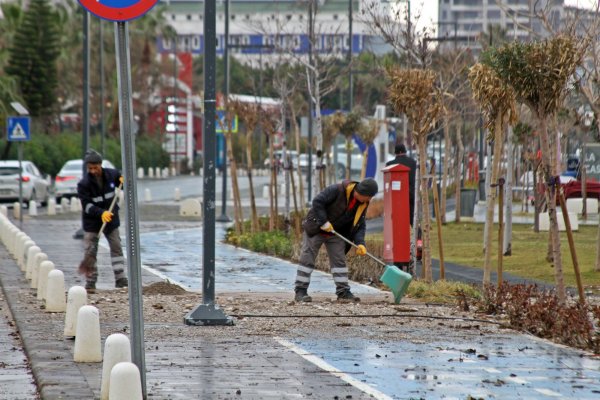 antalyada-kirmizi-kod-uyarisina-aldiris-etmediler2.jpg