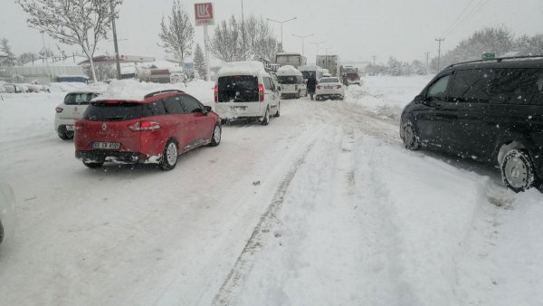 boluda-d100-karayolu-ankara-yonu-ulasima-kapandi2.jpg