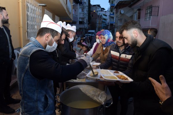 ceditli-gencler-iftar-sofrasinda-bulustu3.jpeg