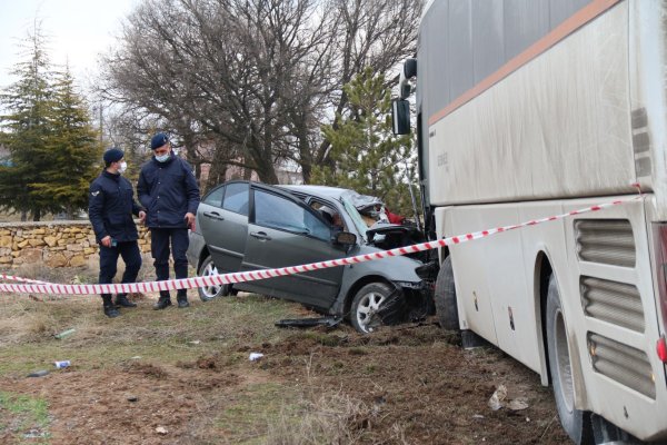 eskisehirde-trafik-kazasi-olu-ve-yaralilar-var.jpg