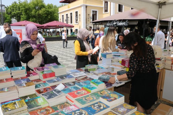 ilkadim-belediyesi-kitap-fuari-acildi-samsun-haber3.jpg