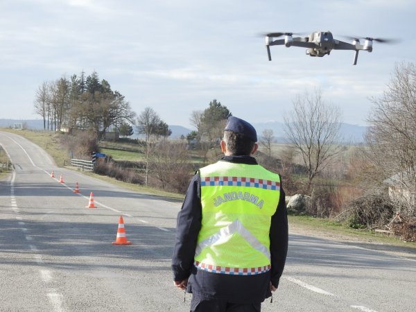 jandarmadan-drone-destekli-trafik-denetimi-samsun-haber2.jpg