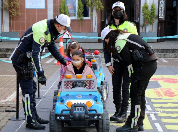 samsunda-cocuklara-mobil-trafik-egitimi-samsun-haber1.jpg