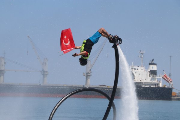 samsunda-flyboard-gosterisi-nefes-kesti-samsun-haber7.jpg