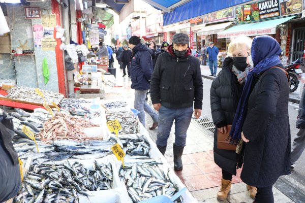 samsunda-hamsi-tezgahlari-senlendirdi-samsun-haber2.jpg