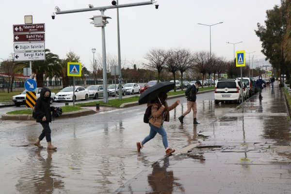 samsunda-saganak-yagis-hayati-felc-etti-samsun-haber3.jpg