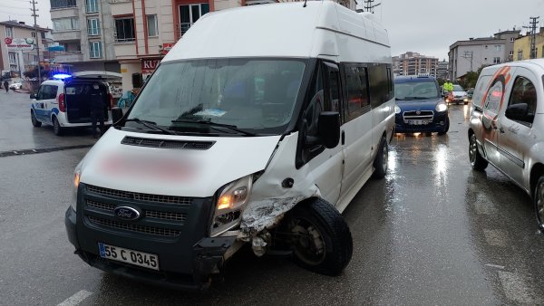 samsunda-trafik-kazasi-5-yarali-samsun-haber5.jpg