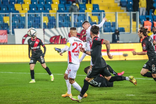 samsunspor-deplasmandan-1-puanla-donuyor-samsun-haber8.jpg