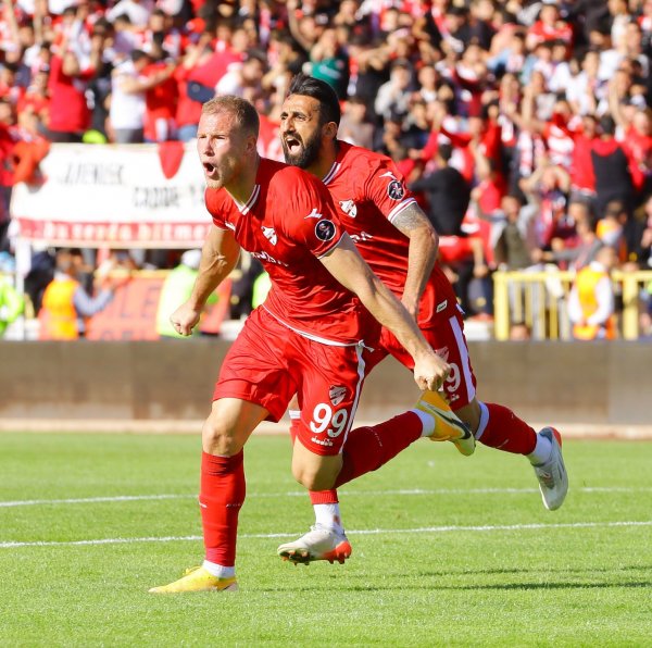 samsunspor-deplasmandan-maglup-donuyor-samsun-haber3.jpg