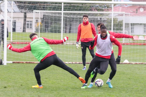 samsunspor-hazirliklarini-surdurdu-samsun-haber4-001.jpg