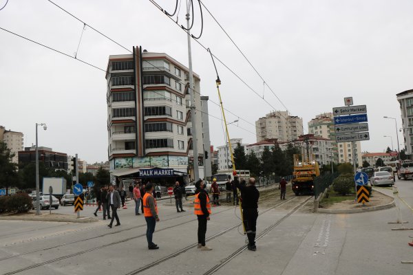 vinc-tramvay-hattinin-elektrik-telini-kopardi-seferler-aksadi-samsun-haber3.jpg