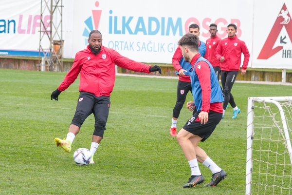 yilport-samsunsporbuyuksehir-belediye-erzurumspor-maci-hazirliklarini-surdurdu-4.jpg