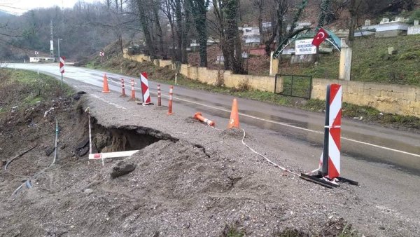 yol-kenarindaki-tehlike-suruculeri-korkutuyor2.jpg